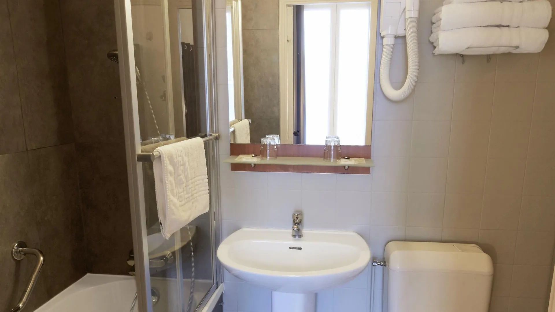 Otel Hotel Paris Villette 3*
