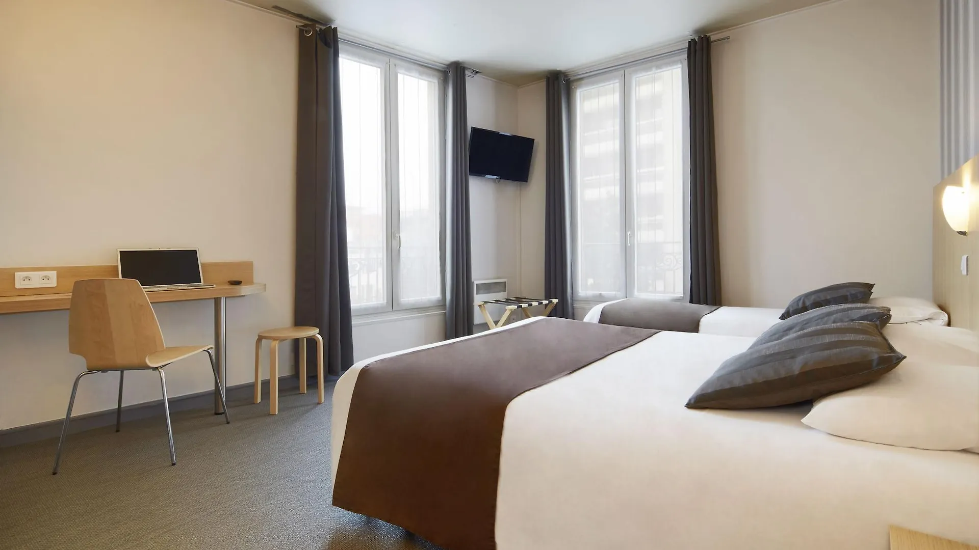 Hotel Paris Villette 3* Párizs