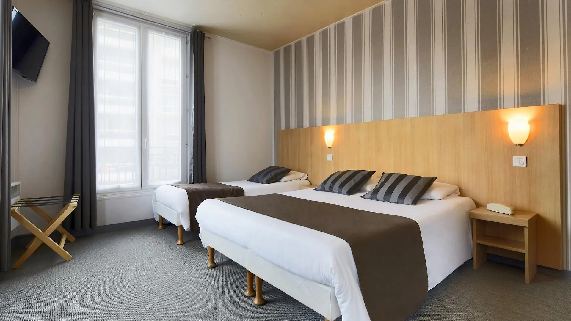 Hotel Paris Villette 3*
